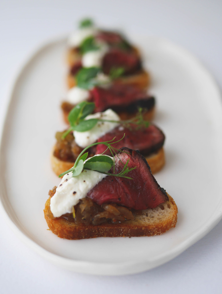 seared beef crostini